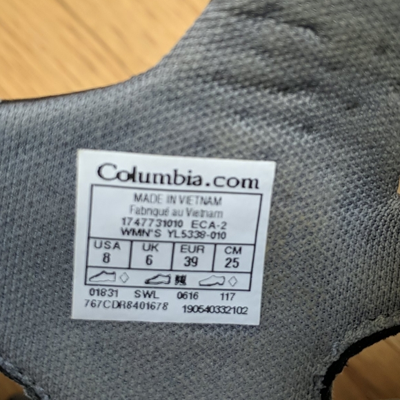 Like new Black Columbia sandals size 8 - Picture 2 of 6